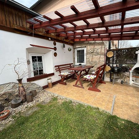 Apartman Karin Rovensko pod Troskami Exterior foto