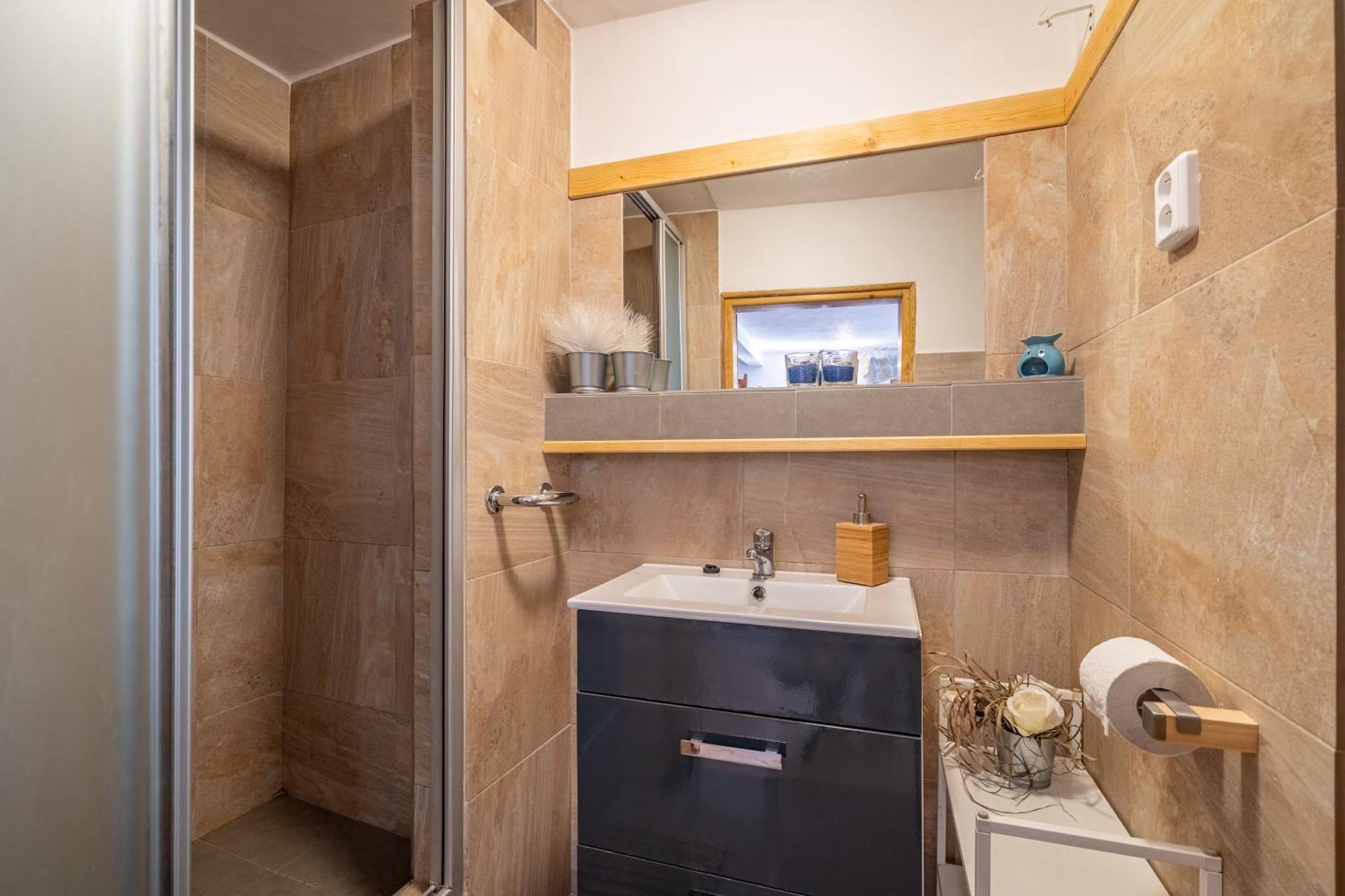 Apartman Karin Rovensko pod Troskami Exterior foto